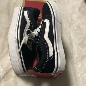 Youth Vans. Black n White. BRAND NEW. Size 13